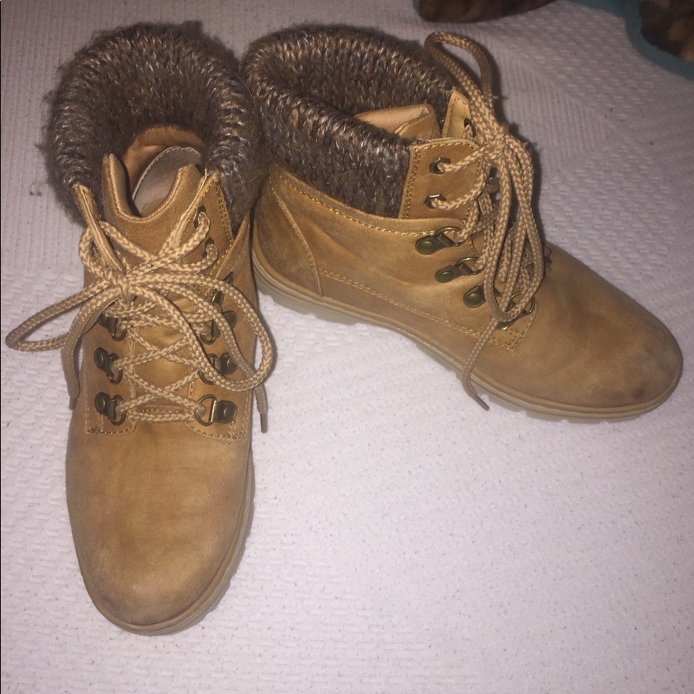 Sonoma Good For Life Womans size 5.5 boots